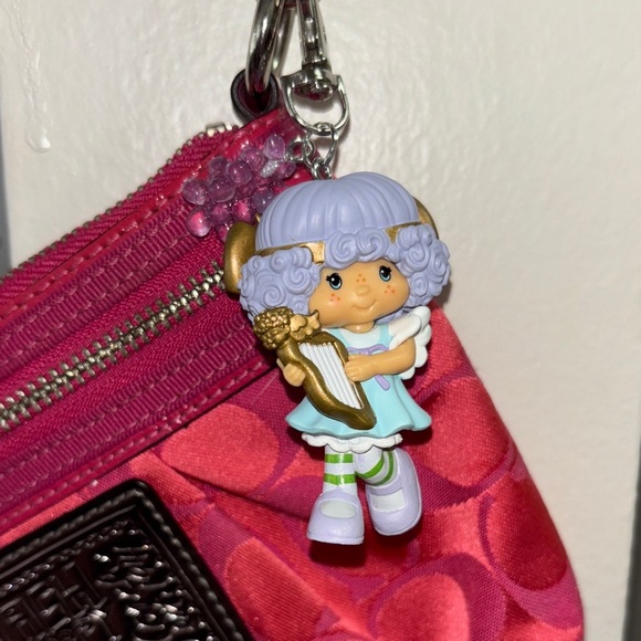 Vintage Strawberry Shortcake Angel Cake Keychain - Picture 1 of 4